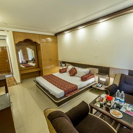 Hotel Glacier Resort Маналі Екстер'єр фото