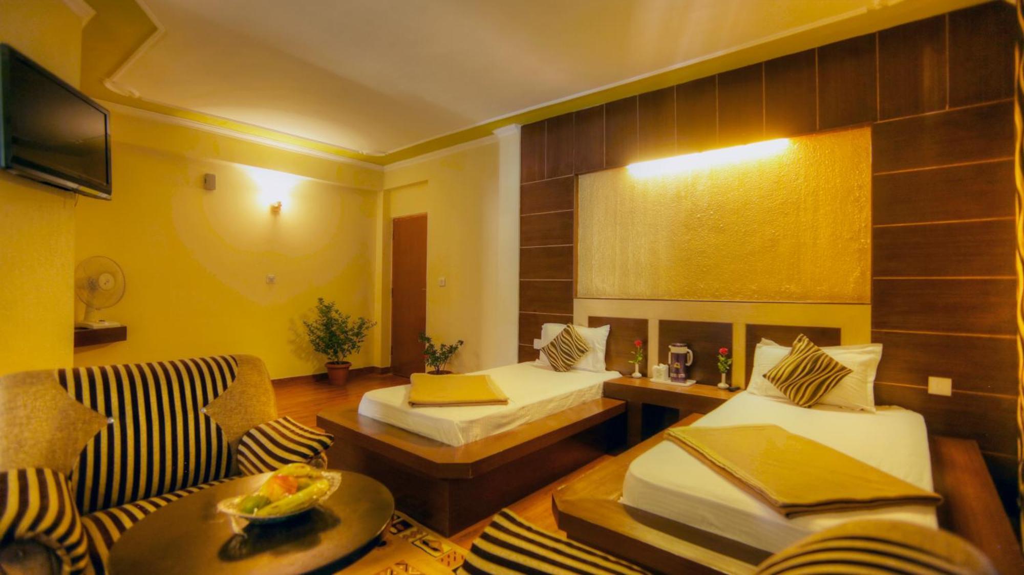 Hotel Glacier Resort Маналі Екстер'єр фото