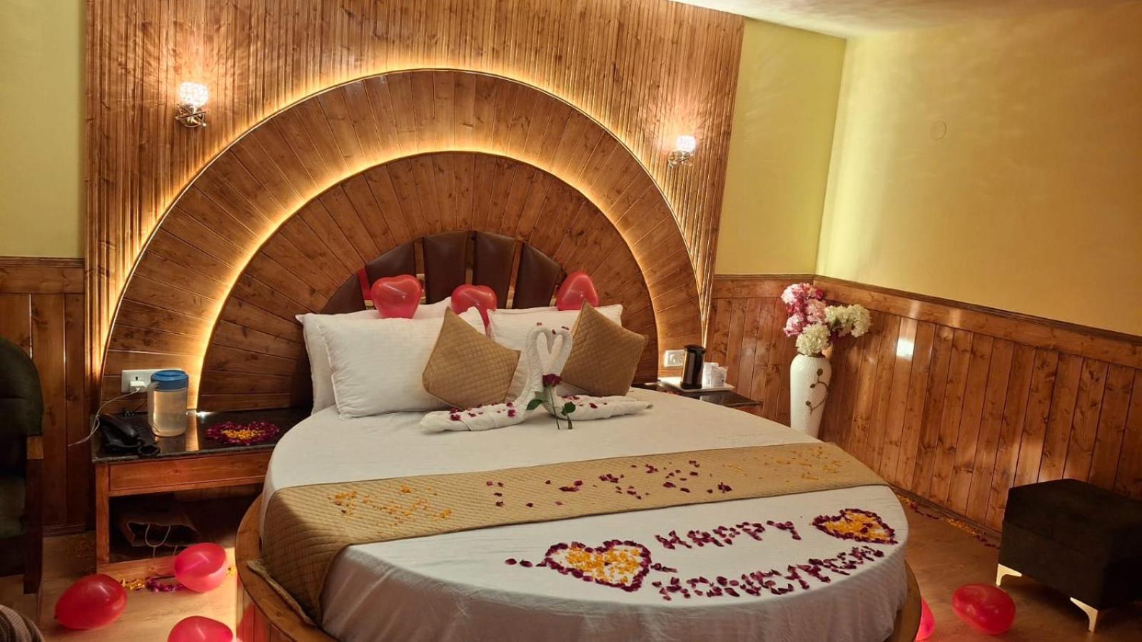 Hotel Glacier Resort Маналі Екстер'єр фото