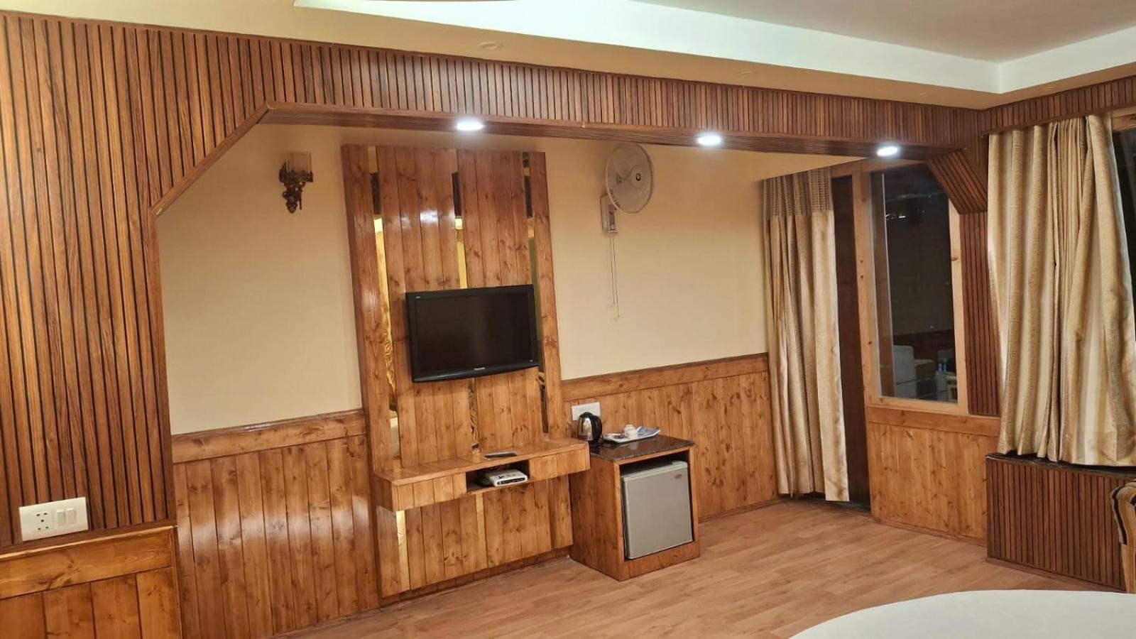 Hotel Glacier Resort Маналі Екстер'єр фото