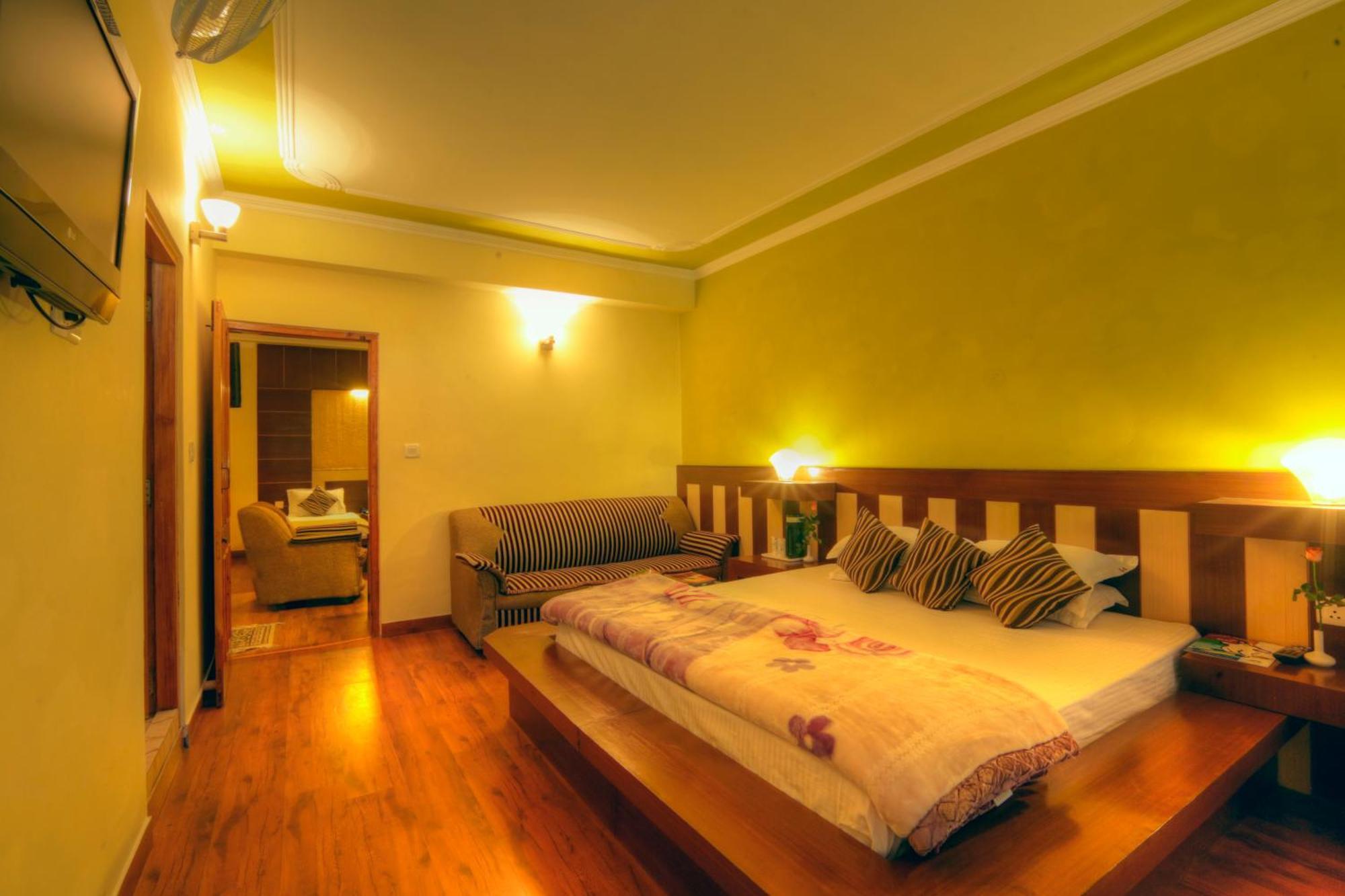 Hotel Glacier Resort Маналі Екстер'єр фото