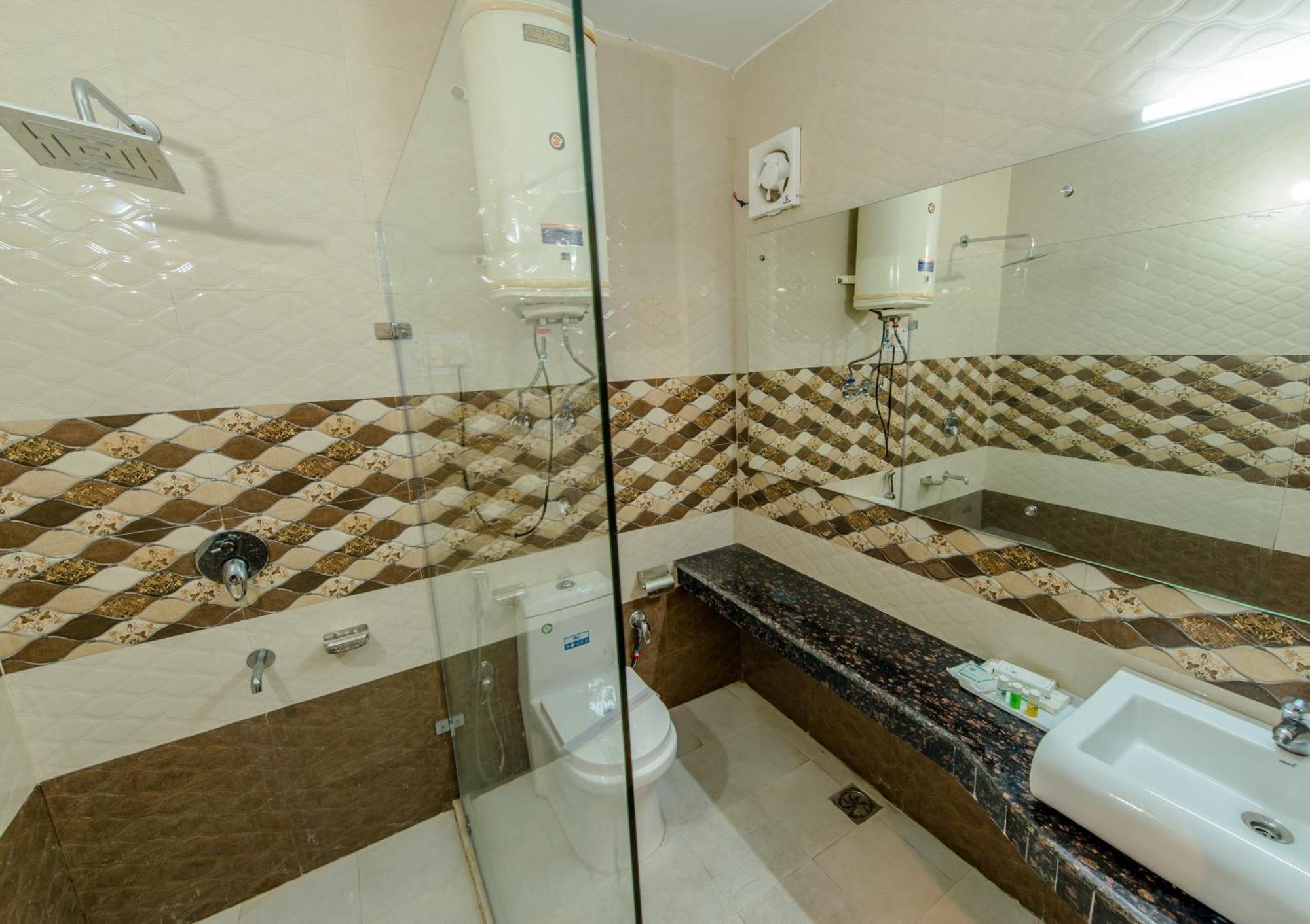Hotel Glacier Resort Маналі Екстер'єр фото